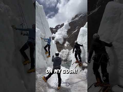 Climbers face sudden avalanche! 😳🫣  -  🎥 BVIRAL / redddlong