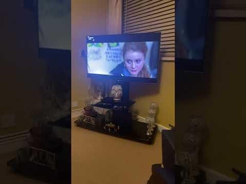 MY GIRLFRIEND’S KISSING SCENE REACTION 🤢