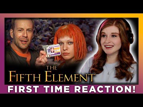 THE FIFTH ELEMENT is SO MUCH FUN!! MOVIE REACTION - FIRST TIME WATCHING