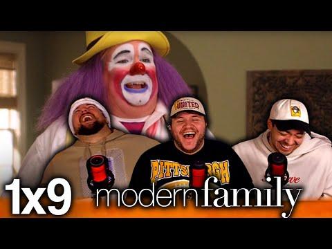 THE MOST WE'VE EVER LAUGHED?! | Modern Family 1x9 'Fizbo' First Reaction!