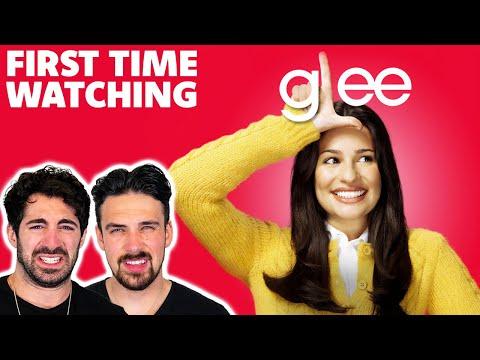 First time watching *GLEE* (there are so many predators...)
