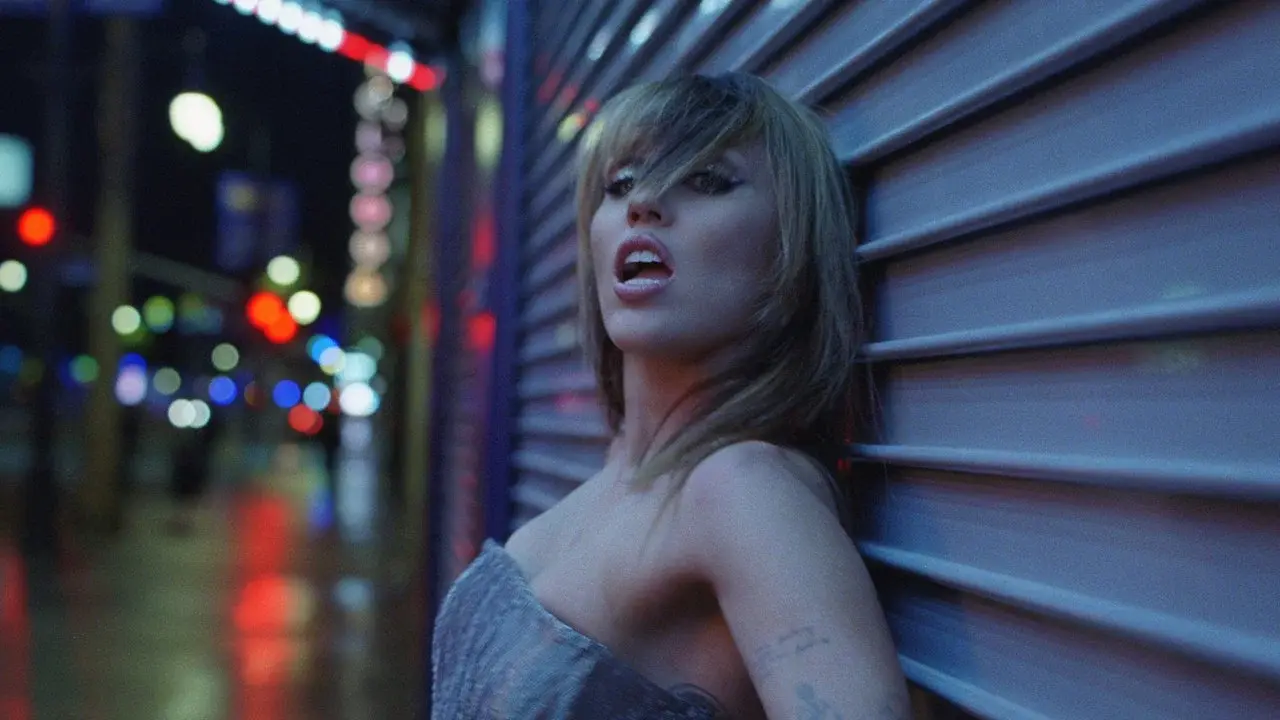 Miley Cyrus: Something Beautiful